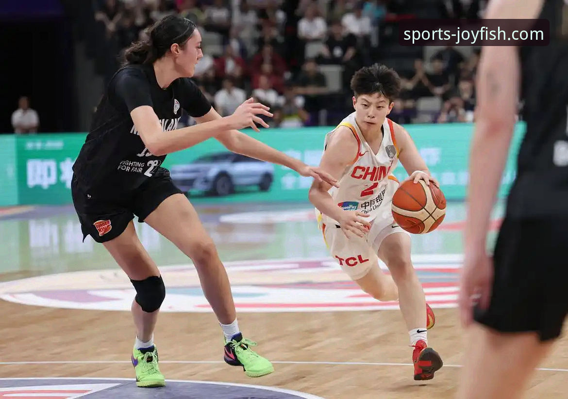 中国女篮战术变阵与球星爆发深度评测：一场流畅赛事背后的观赛体验分析